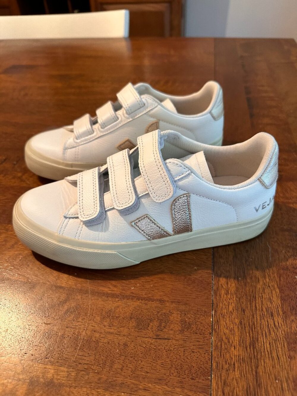 Veja Recife Logo women's sneaker in size 36 (EU)